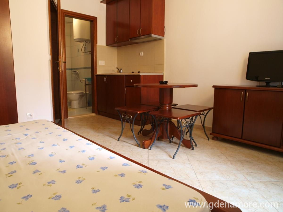 Apartmani Obala, privatni smeštaj u mestu Petrovac, Crna Gora - apartman